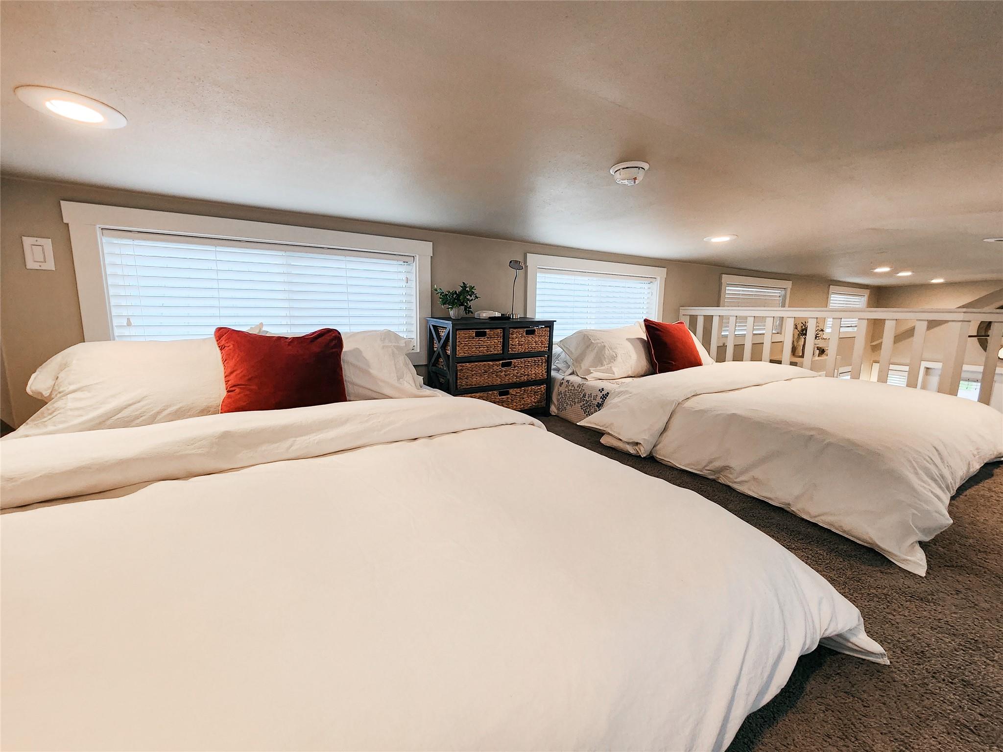 282 Park Ave, Staples, TX 78670