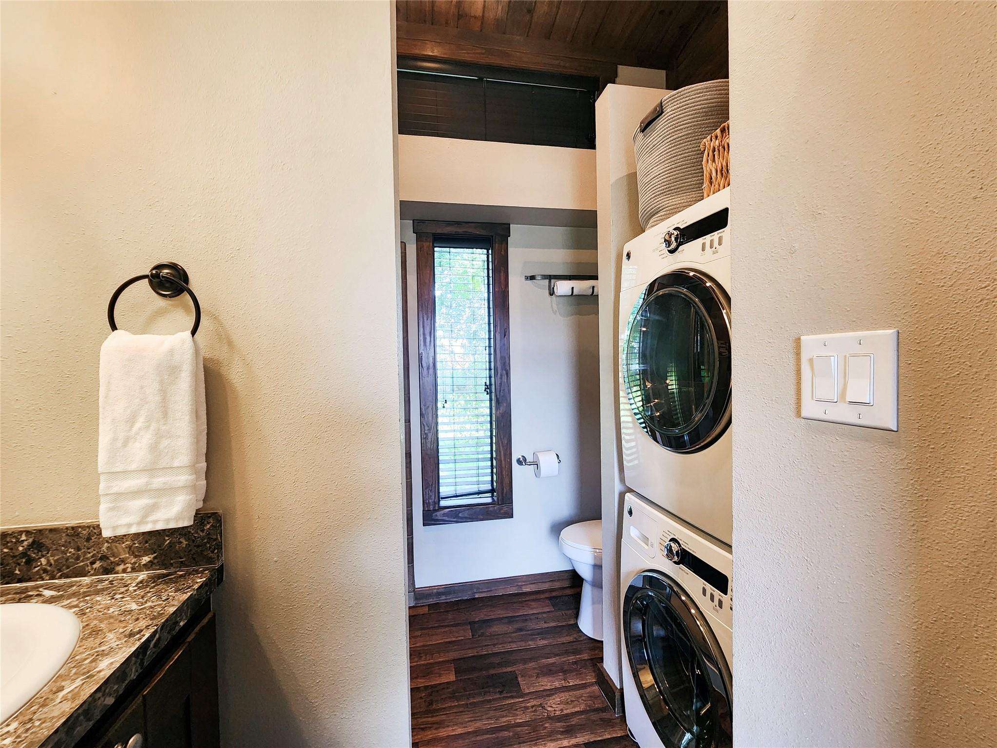 300 Park Ave, Staples, TX 78670