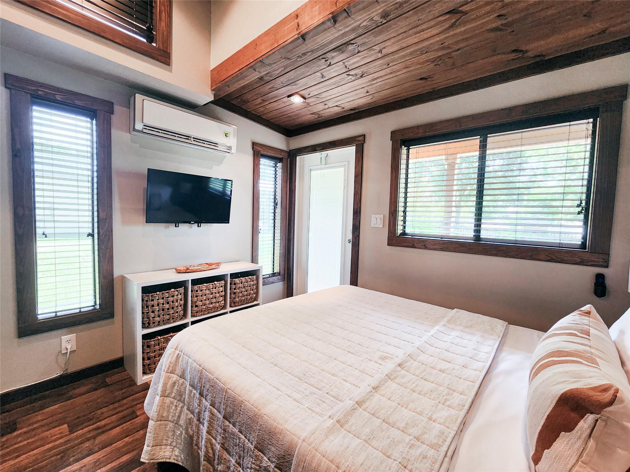 300 Park Ave, Staples, TX 78670