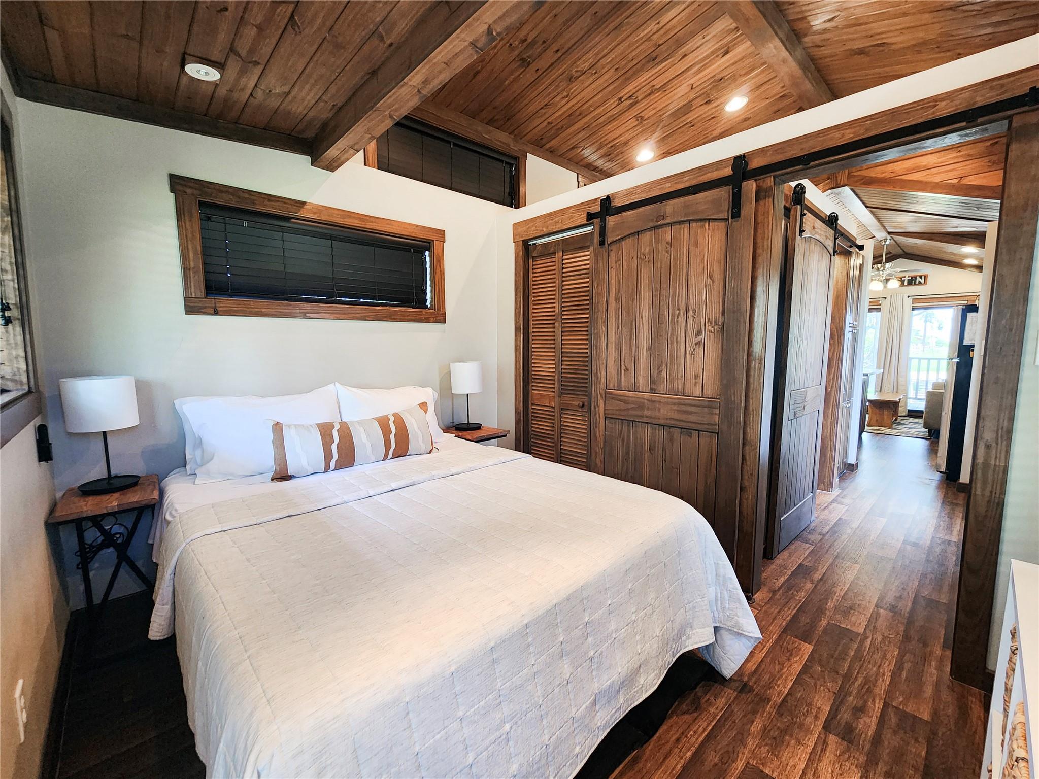 300 Park Ave, Staples, TX 78670