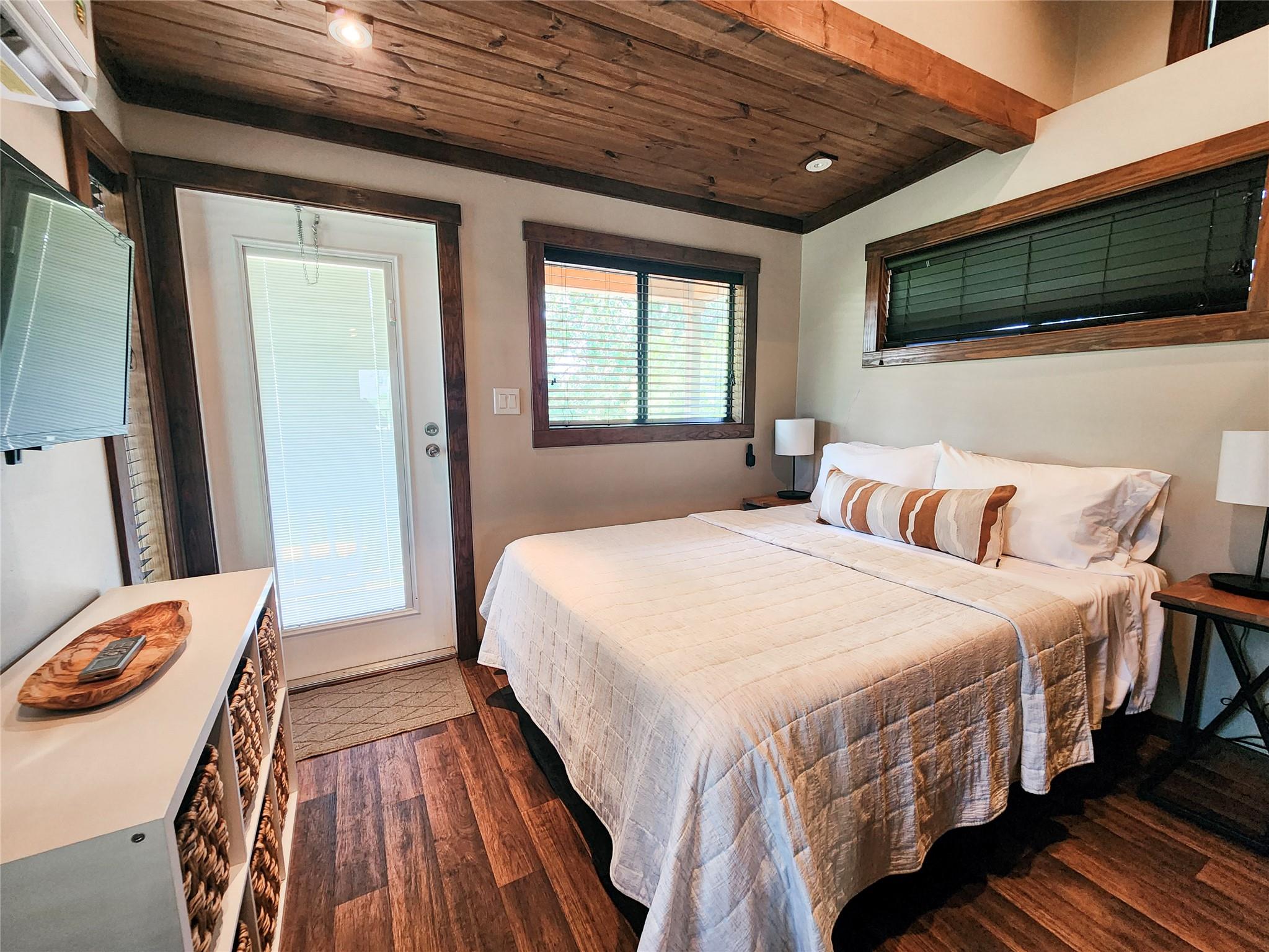 300 Park Ave, Staples, TX 78670