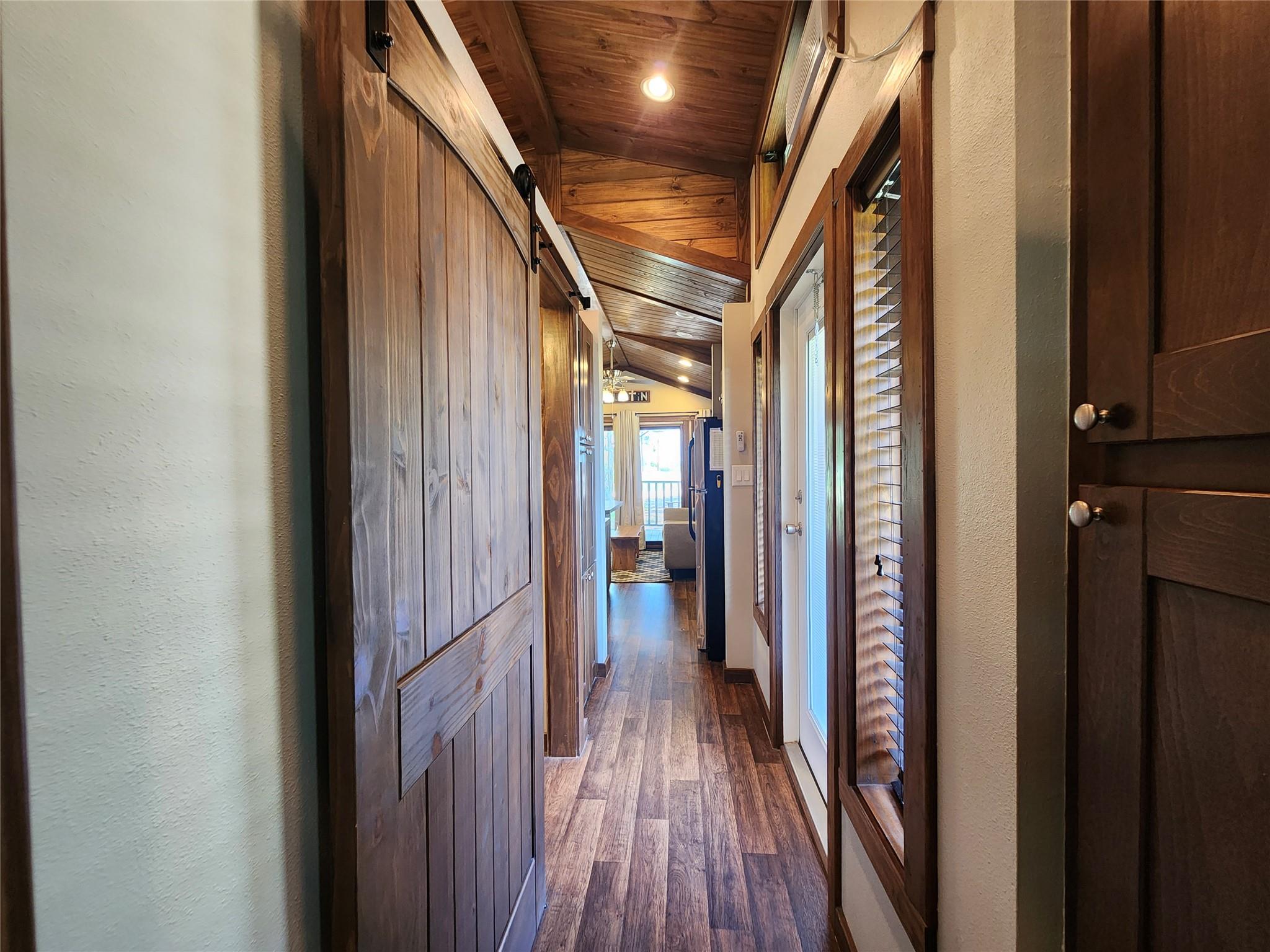 300 Park Ave, Staples, TX 78670