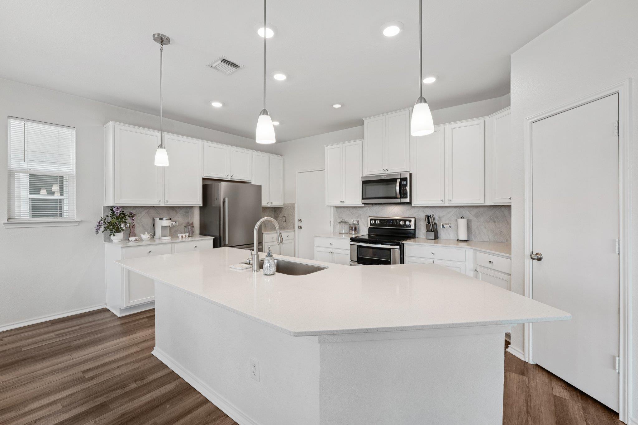 113 Uncle Billy Way, Jarrell, TX 76537