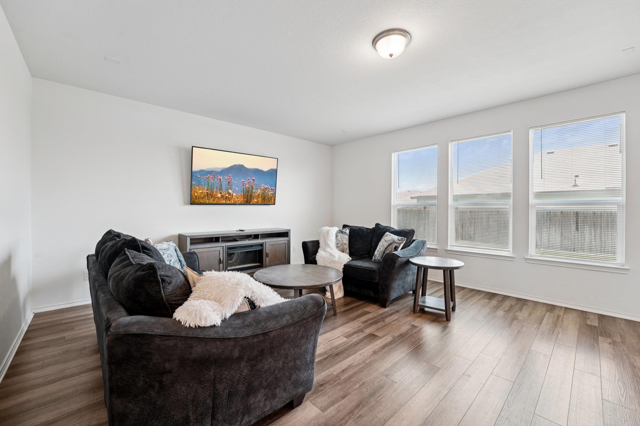 113 Uncle Billy Way, Jarrell, TX 76537