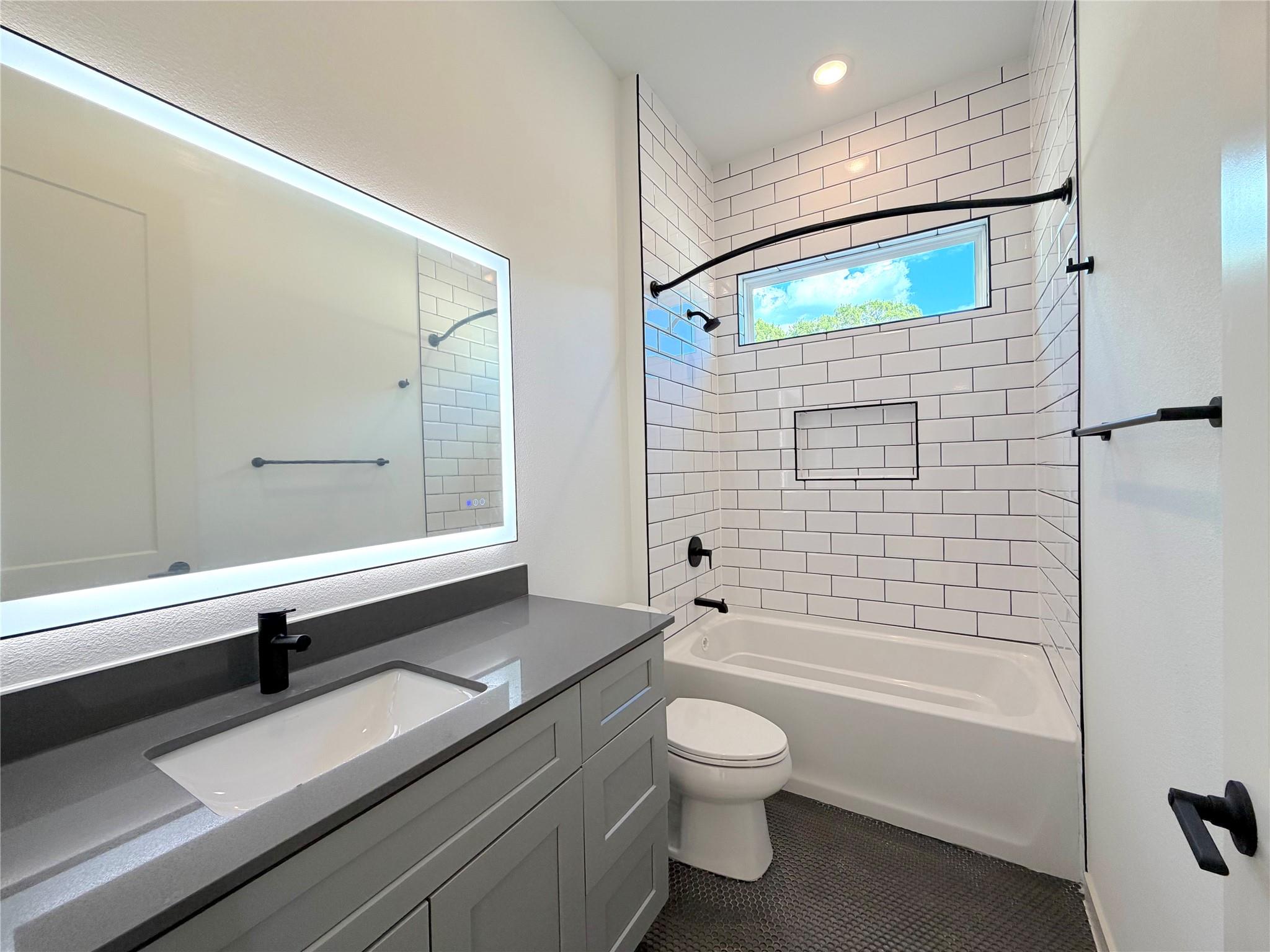 420 Sendera Hills, Canyon Lake, TX 78133