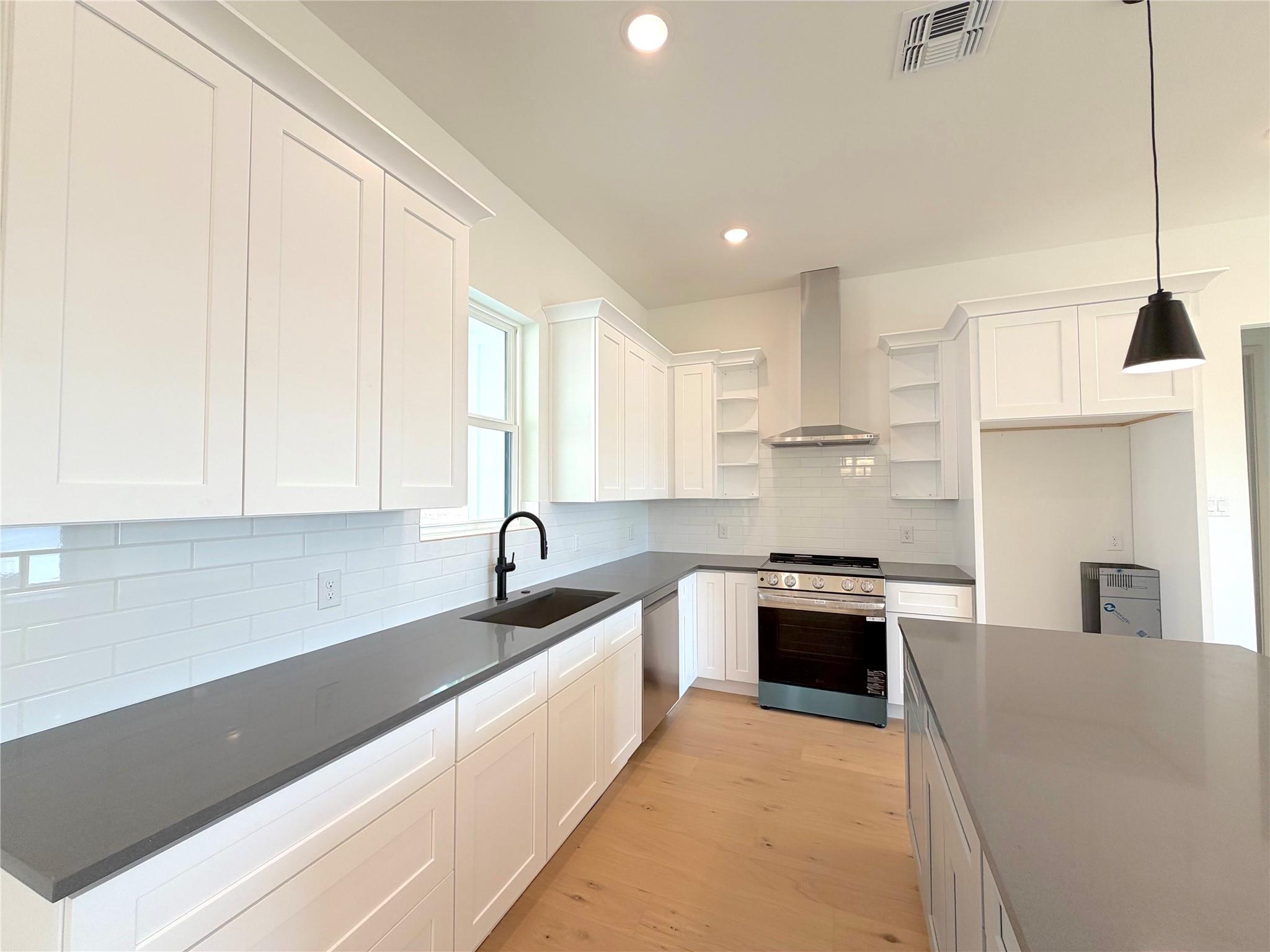 420 Sendera Hills, Canyon Lake, TX 78133