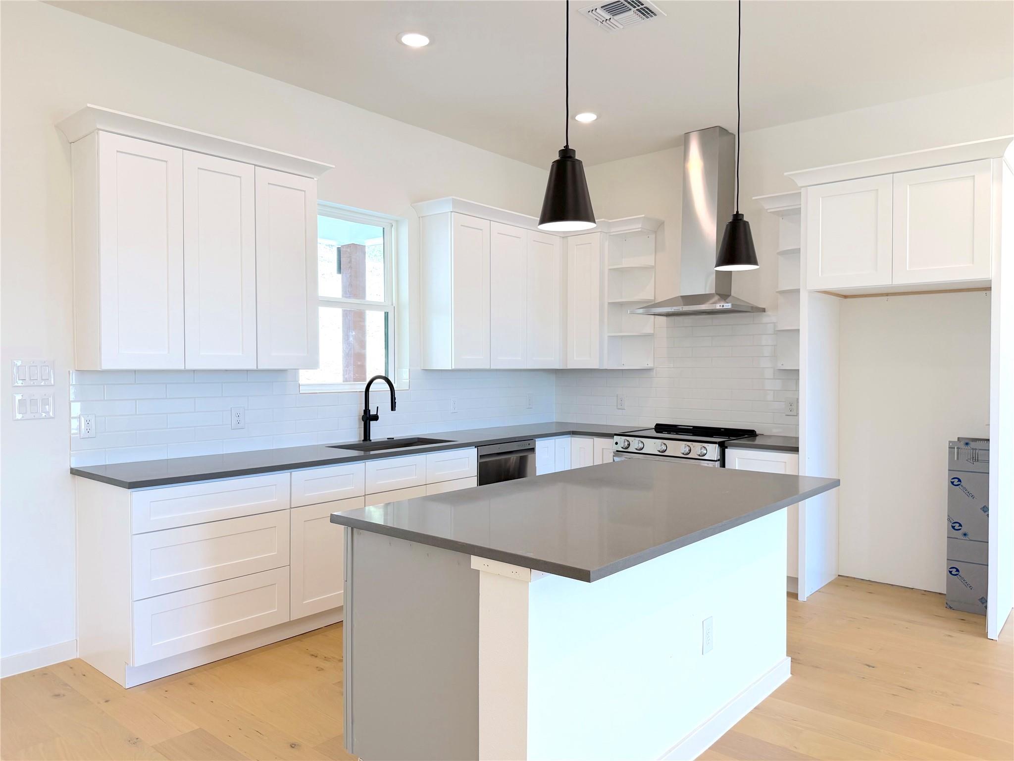 420 Sendera Hills, Canyon Lake, TX 78133