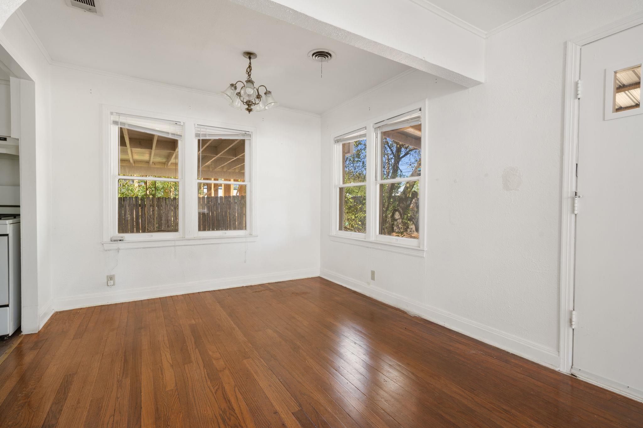 511 W Odell St, Austin, TX 78752