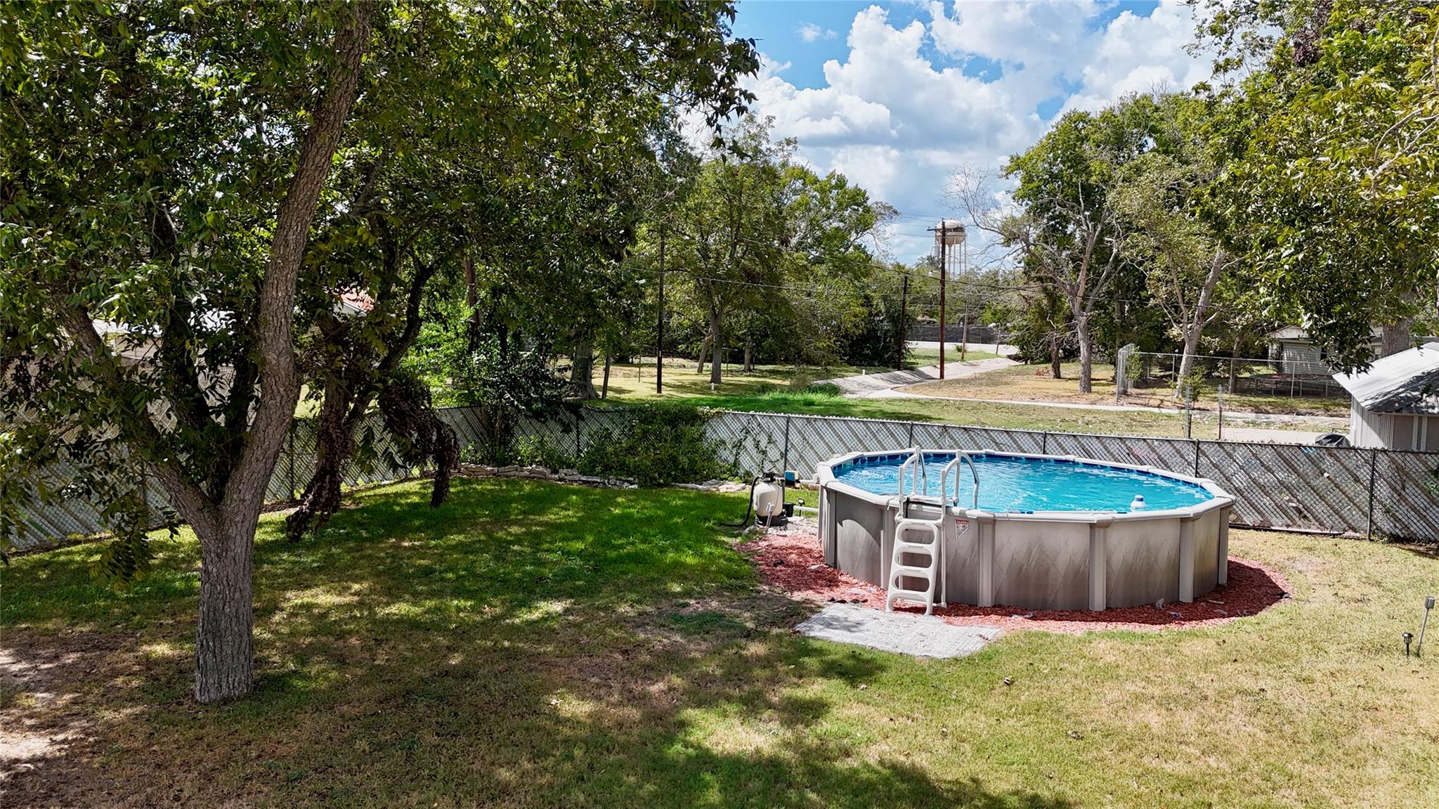 302 S Main St, Schulenburg, TX 78956