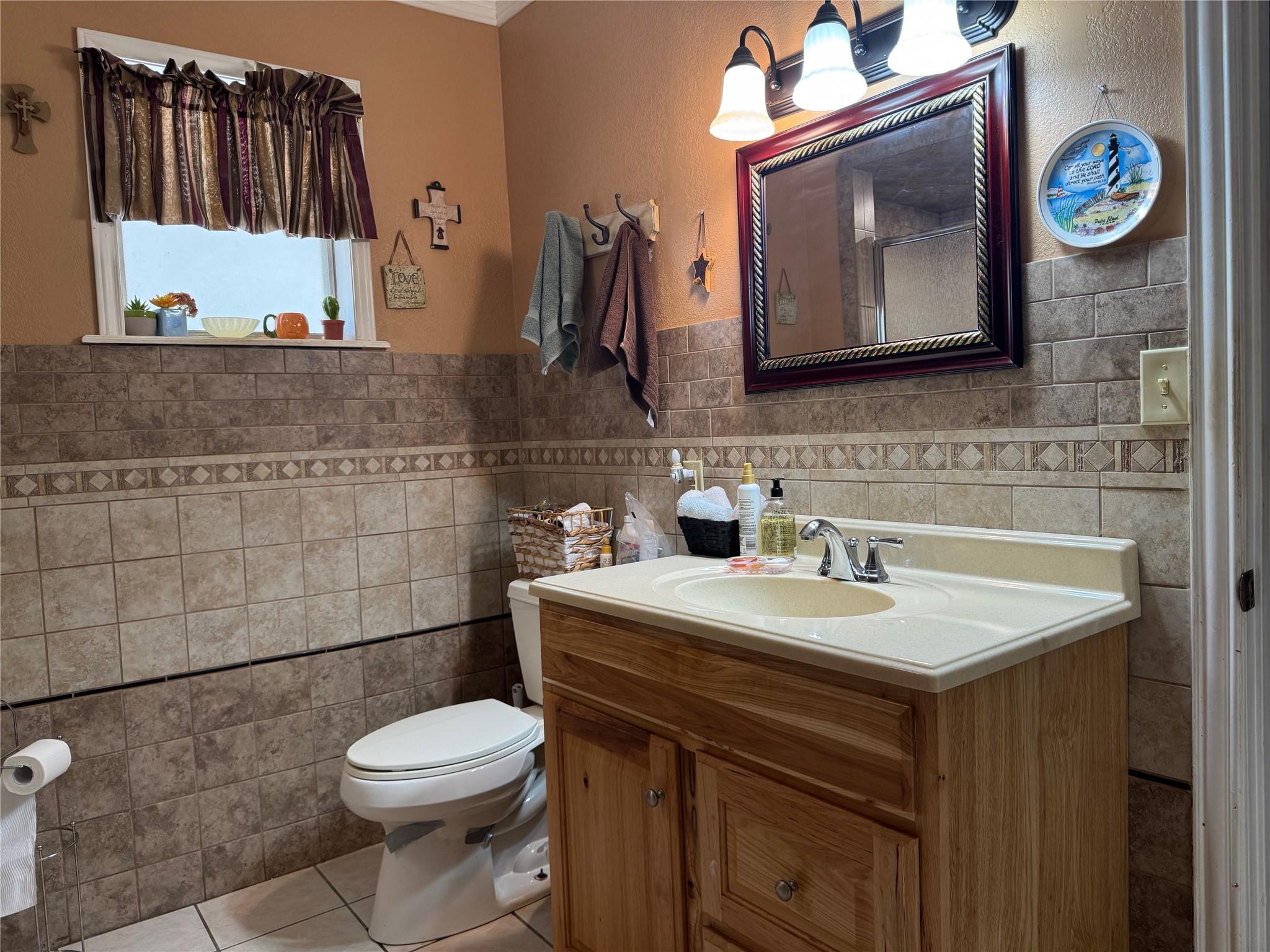 302 S Main St, Schulenburg, TX 78956