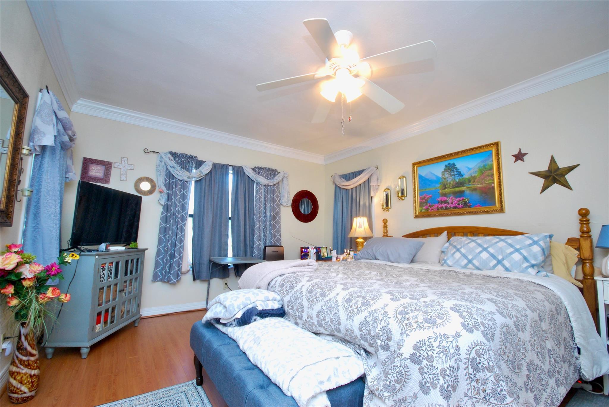 302 S Main St, Schulenburg, TX 78956