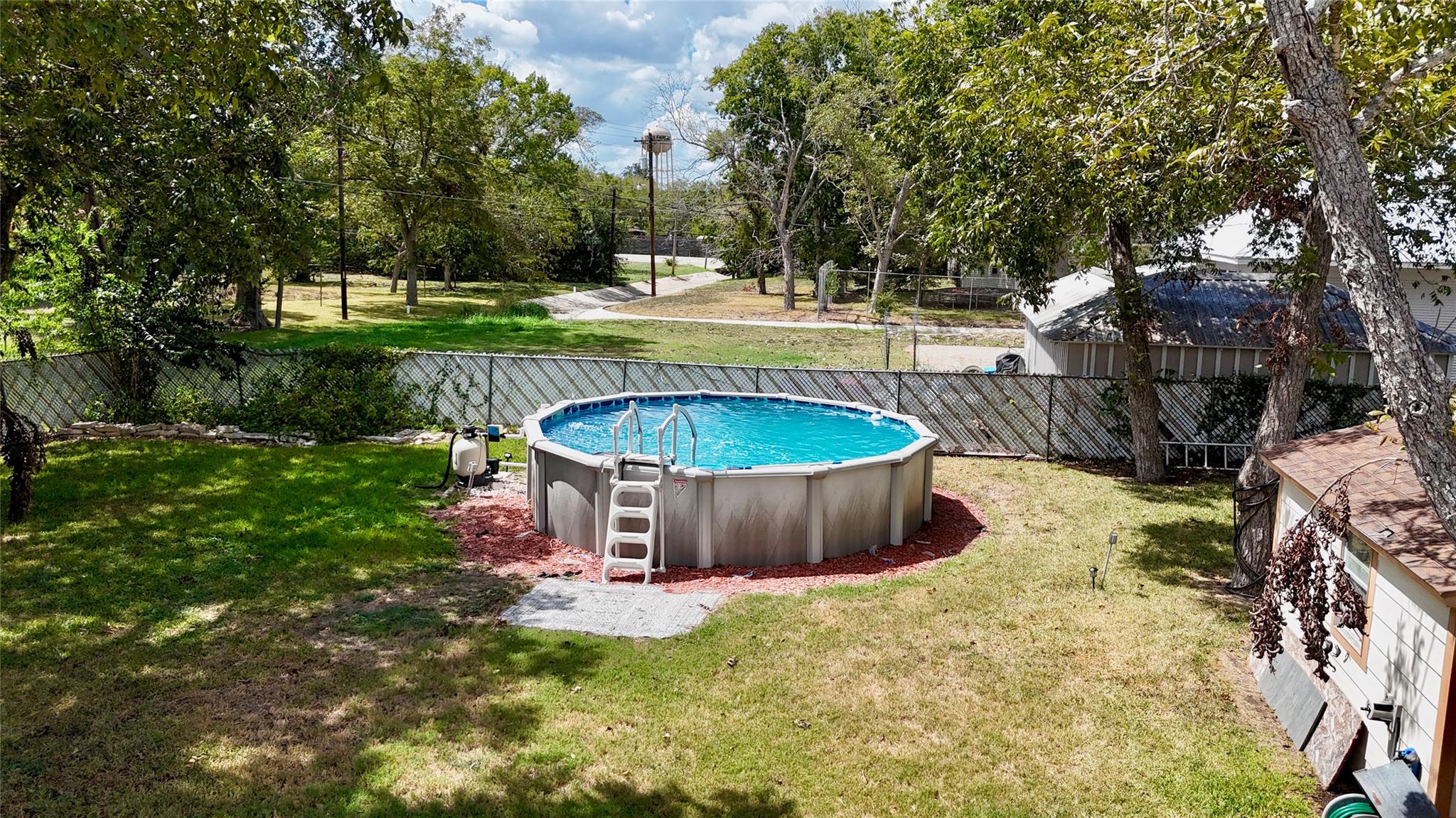 302 S Main St, Schulenburg, TX 78956