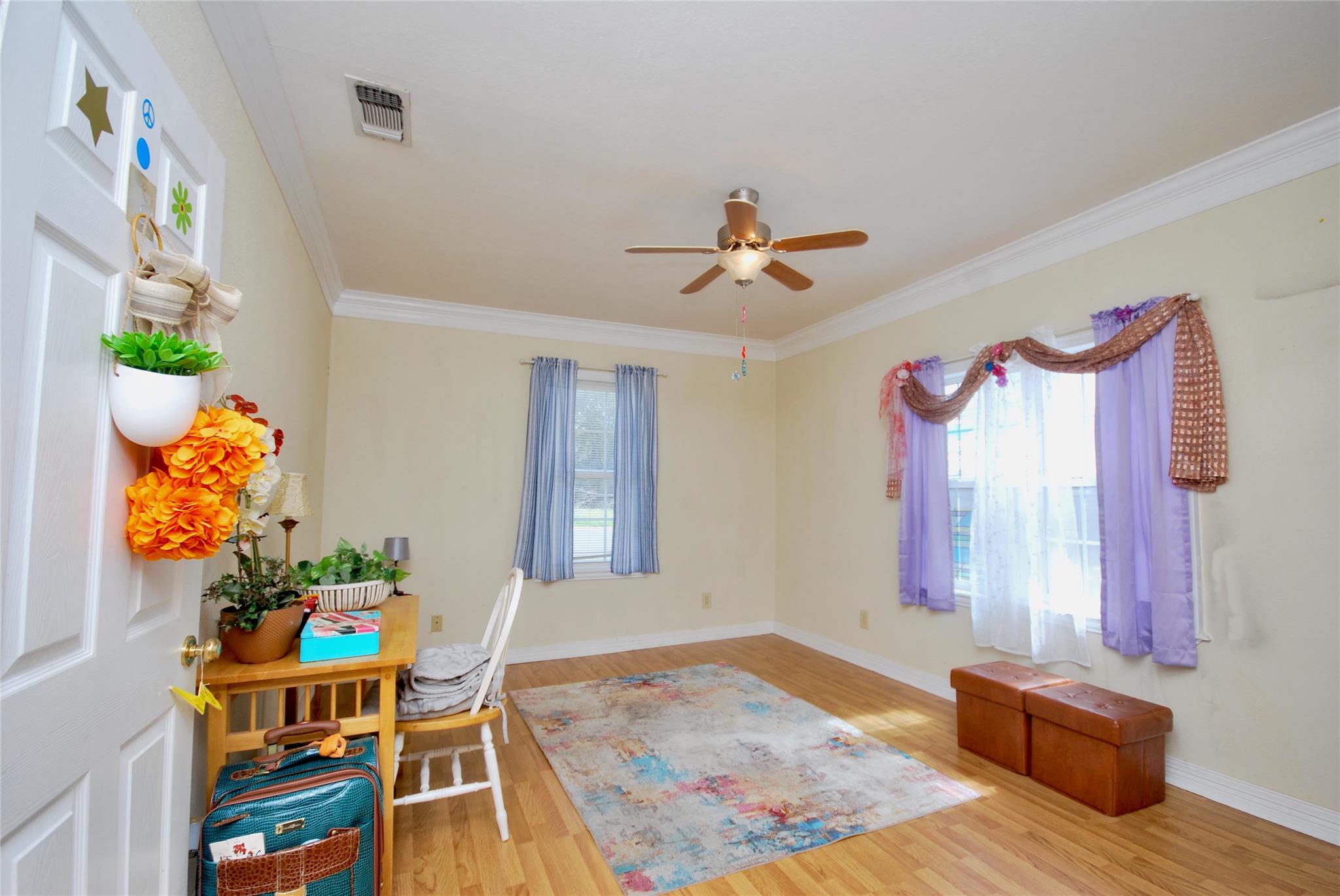 302 S Main St, Schulenburg, TX 78956