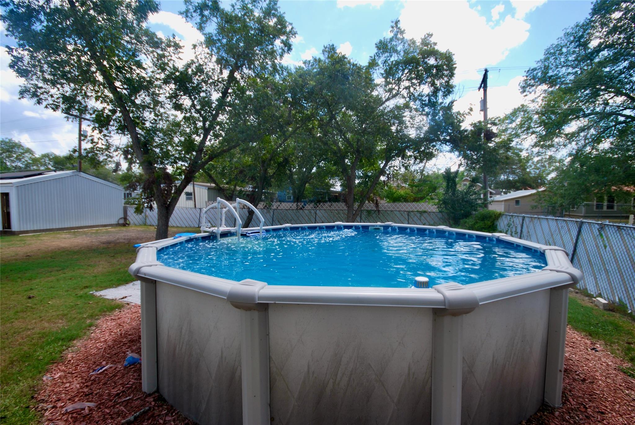 302 S Main St, Schulenburg, TX 78956