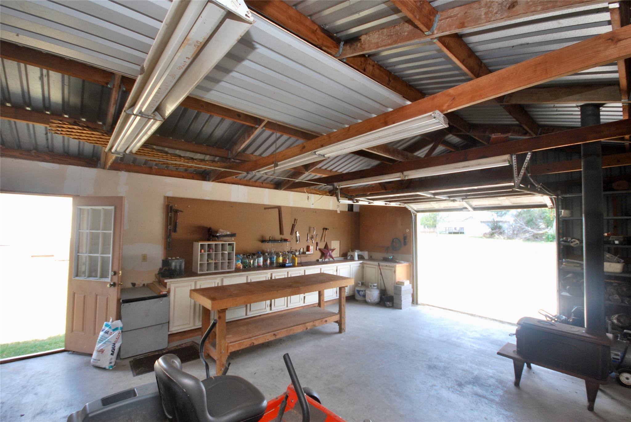 302 S Main St, Schulenburg, TX 78956