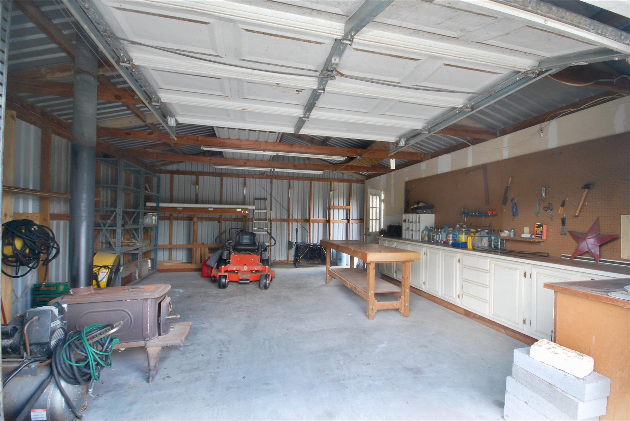 302 S Main St, Schulenburg, TX 78956