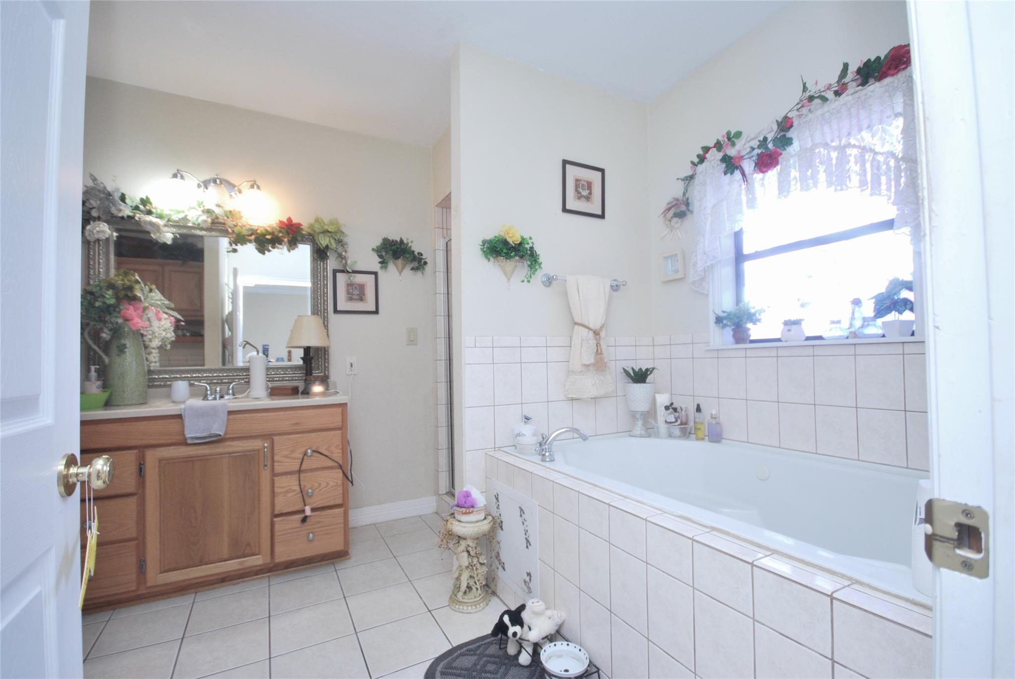 302 S Main St, Schulenburg, TX 78956