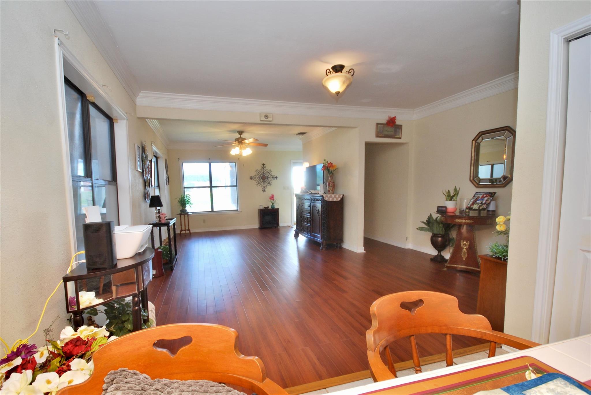 302 S Main St, Schulenburg, TX 78956