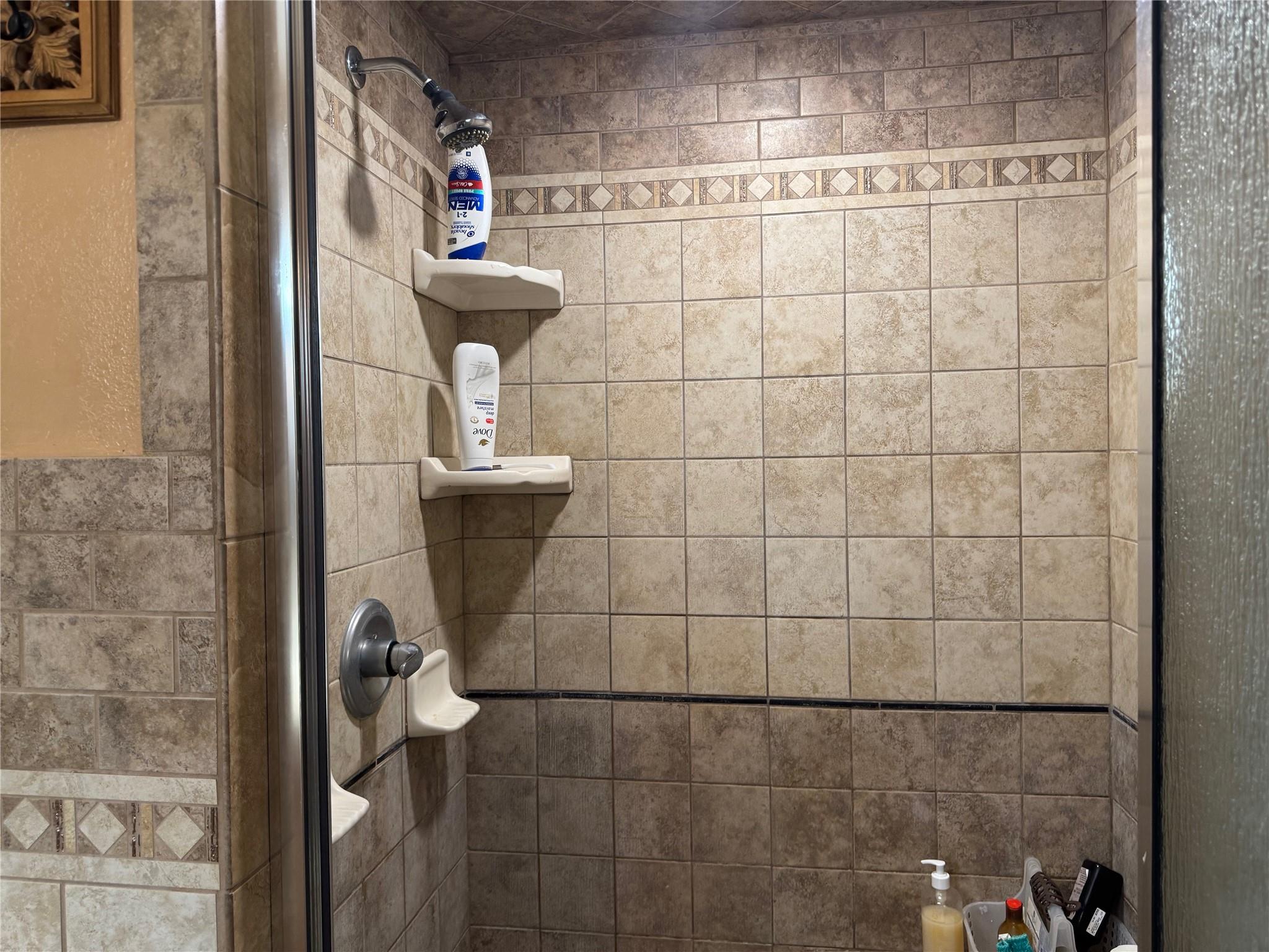 302 S Main St, Schulenburg, TX 78956