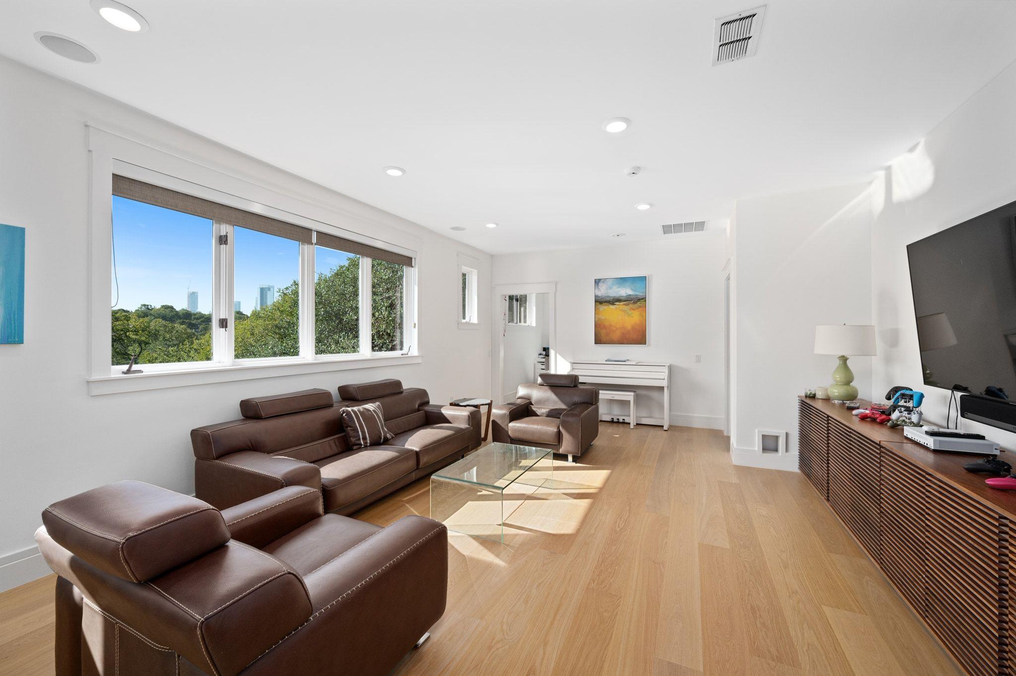 2406 Pemberton Pkwy, Austin, TX 78703