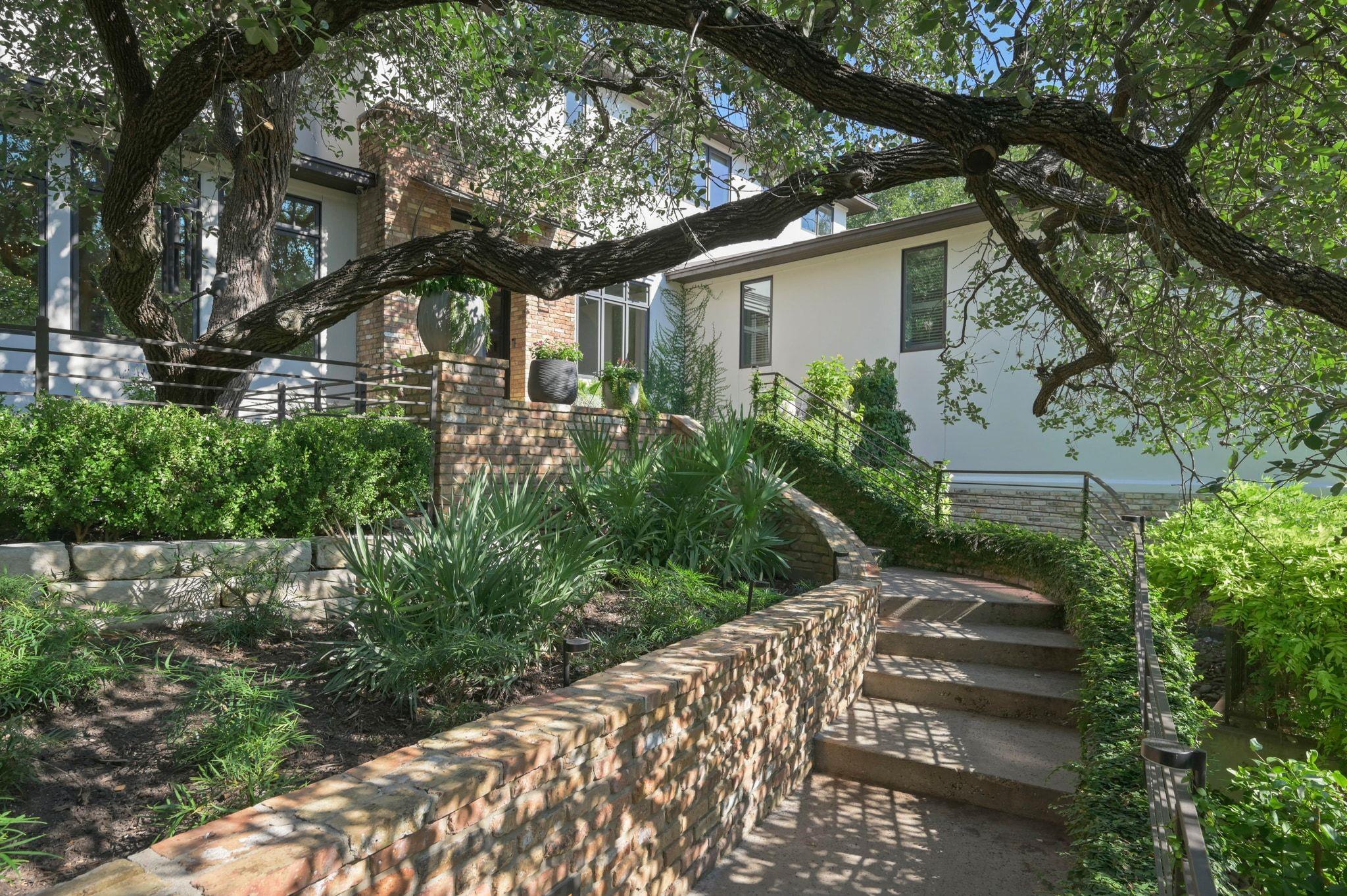2406 Pemberton Pkwy, Austin, TX 78703