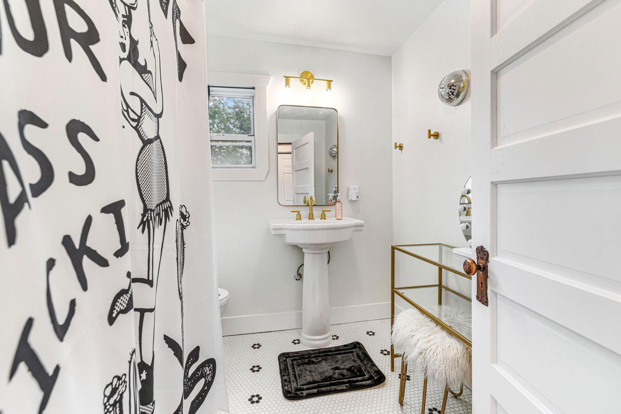 703 E Highway St, Fredericksburg, TX 78624