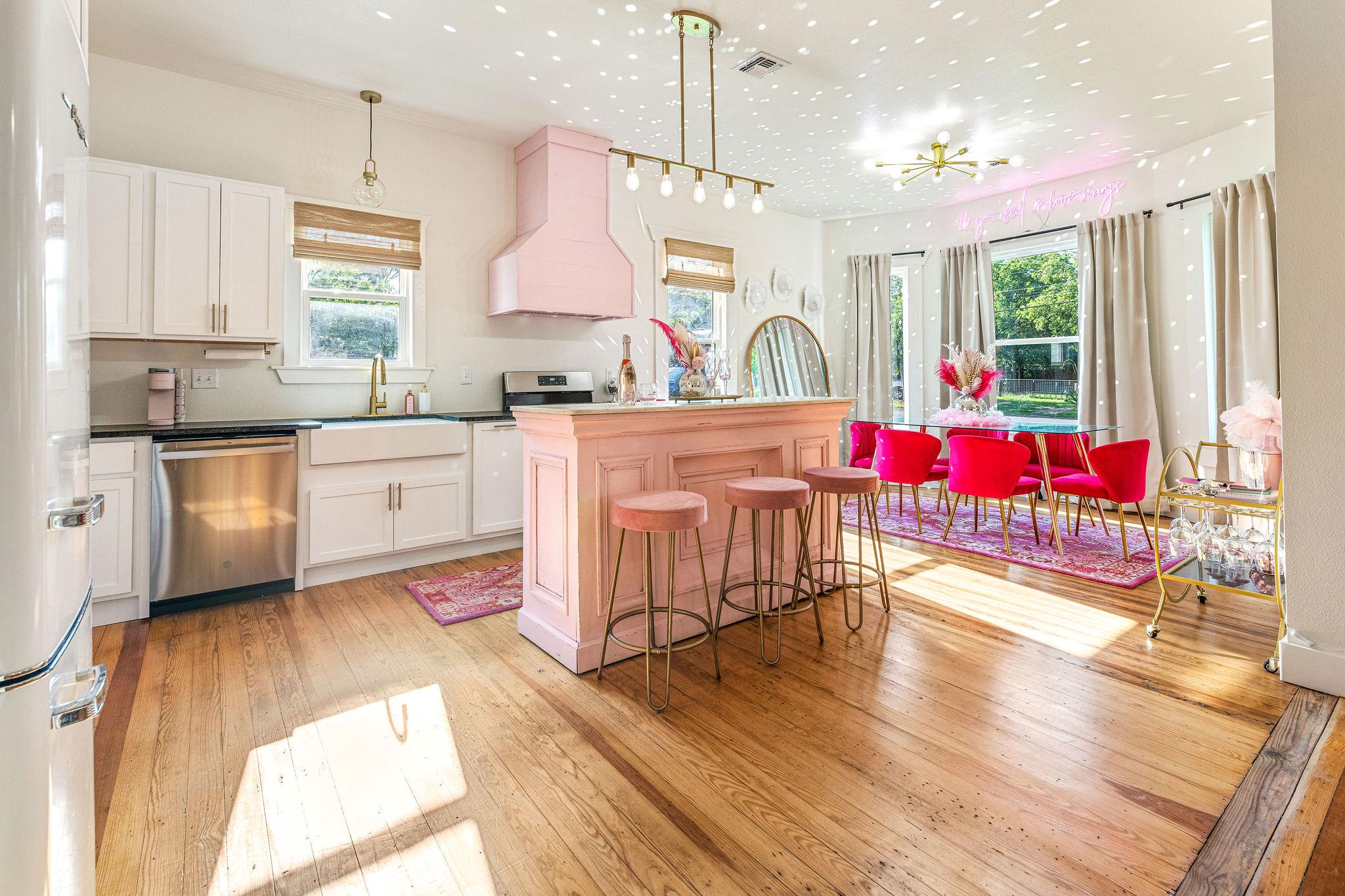 703 E Highway St, Fredericksburg, TX 78624