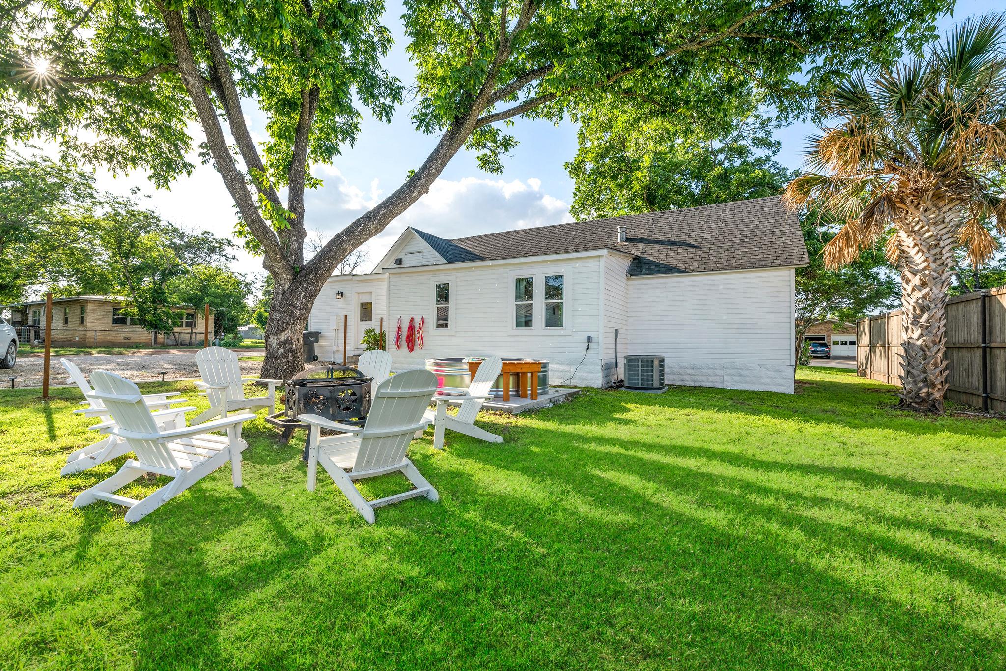 703 E Highway St, Fredericksburg, TX 78624