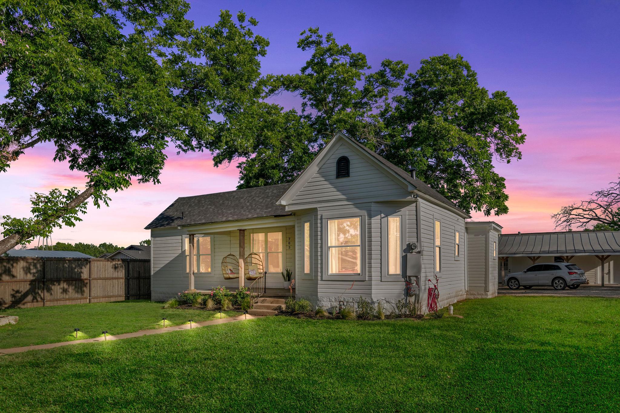 703 E Highway St, Fredericksburg, TX 78624