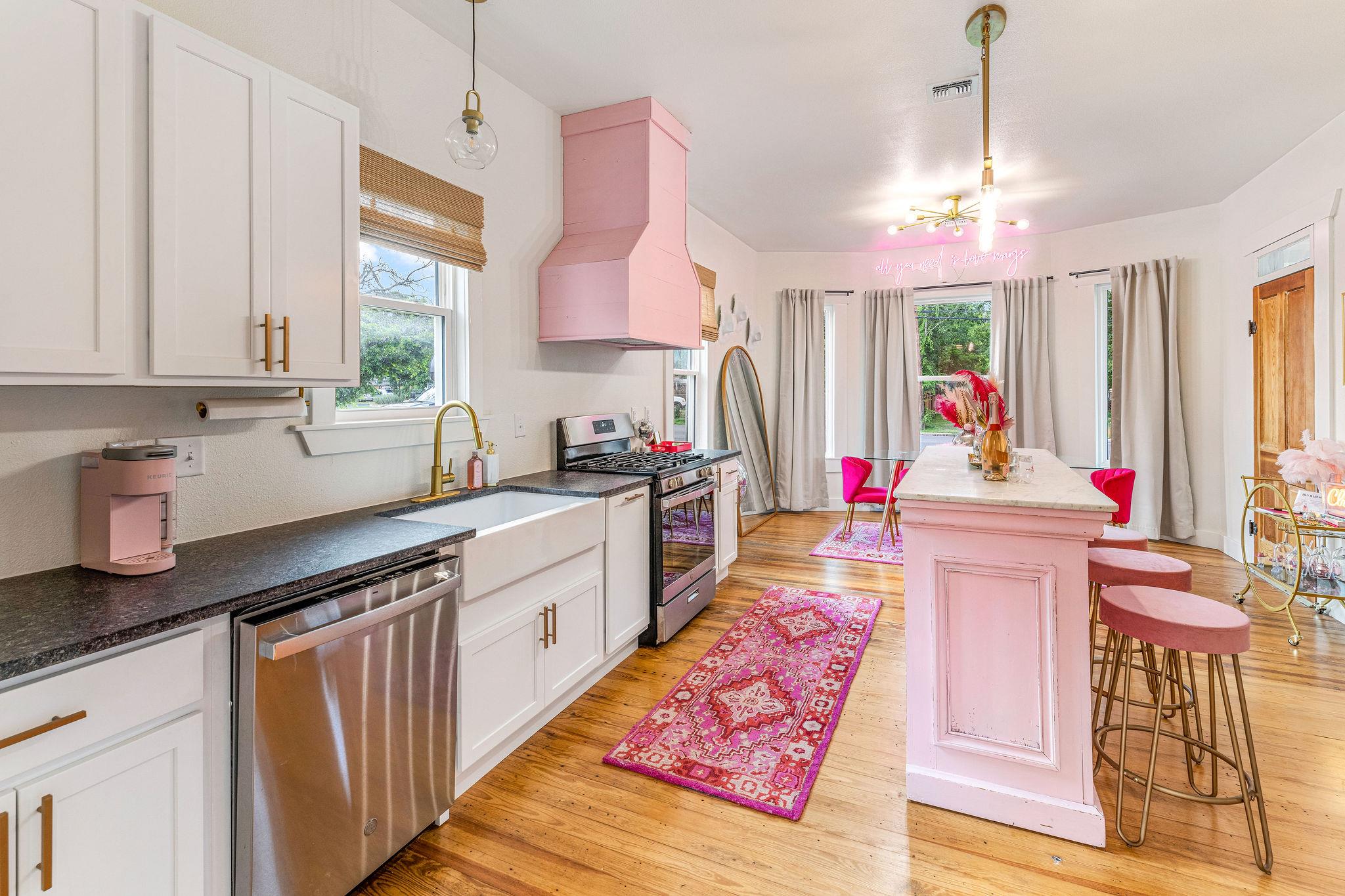 703 E Highway St, Fredericksburg, TX 78624