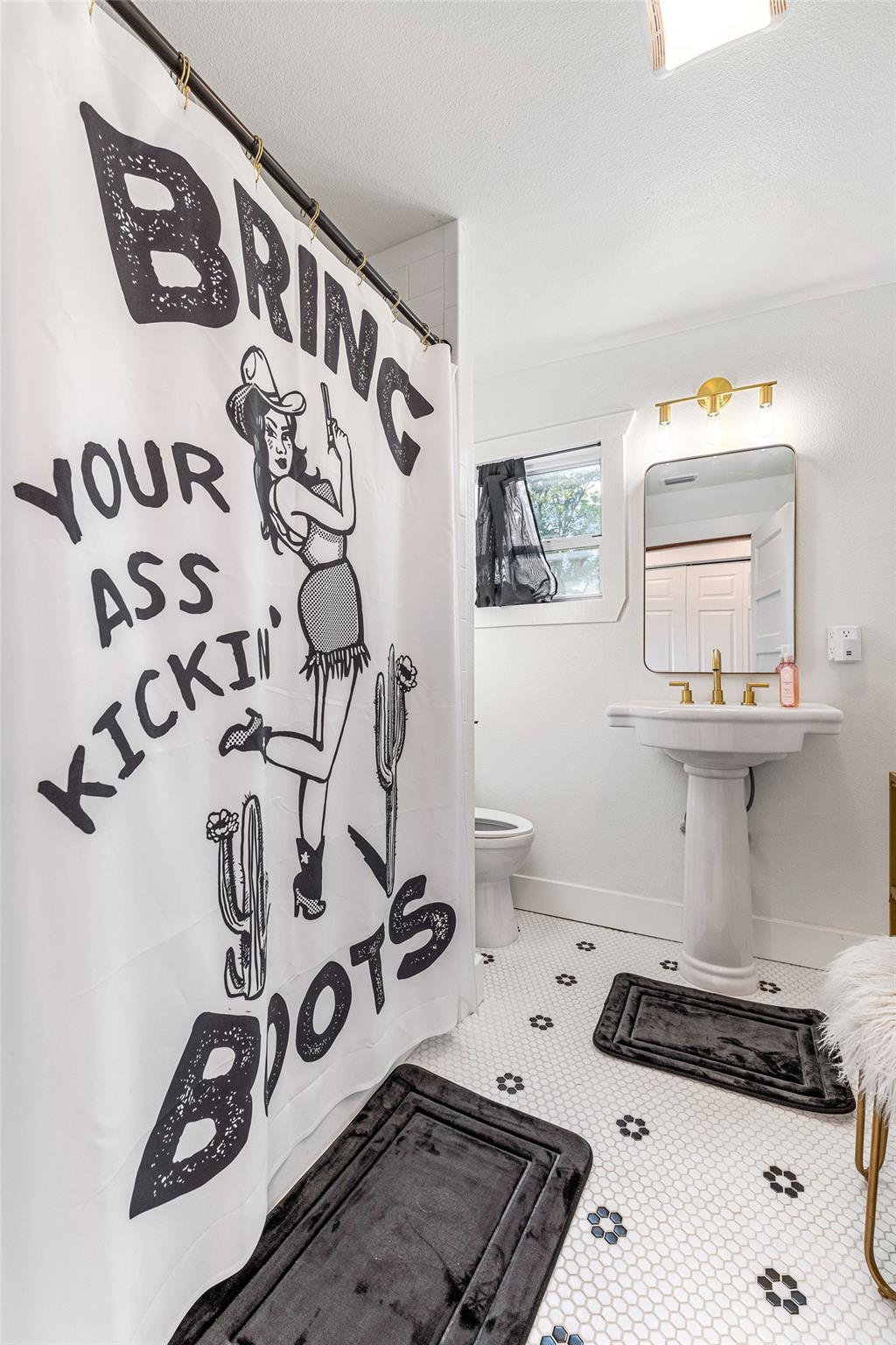 703 E Highway St, Fredericksburg, TX 78624