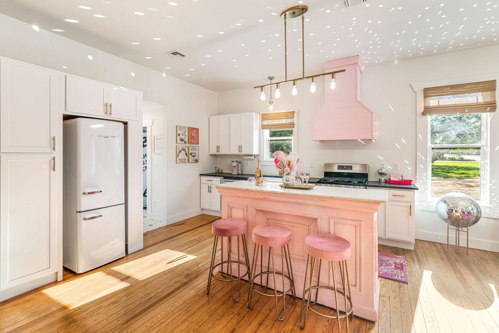 703 E Highway St, Fredericksburg, TX 78624