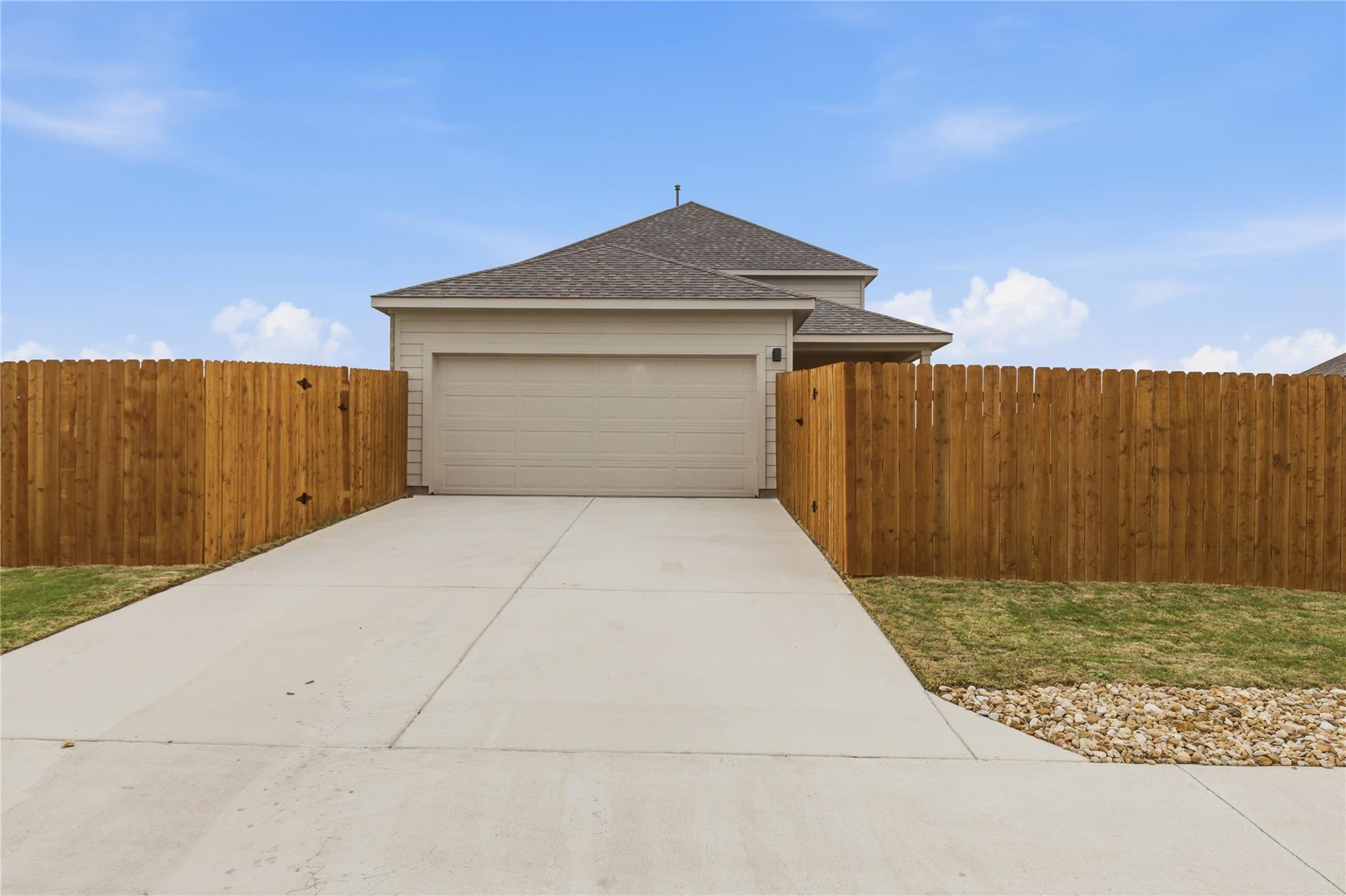 231 Bellie Ln, Kyle, TX 78640