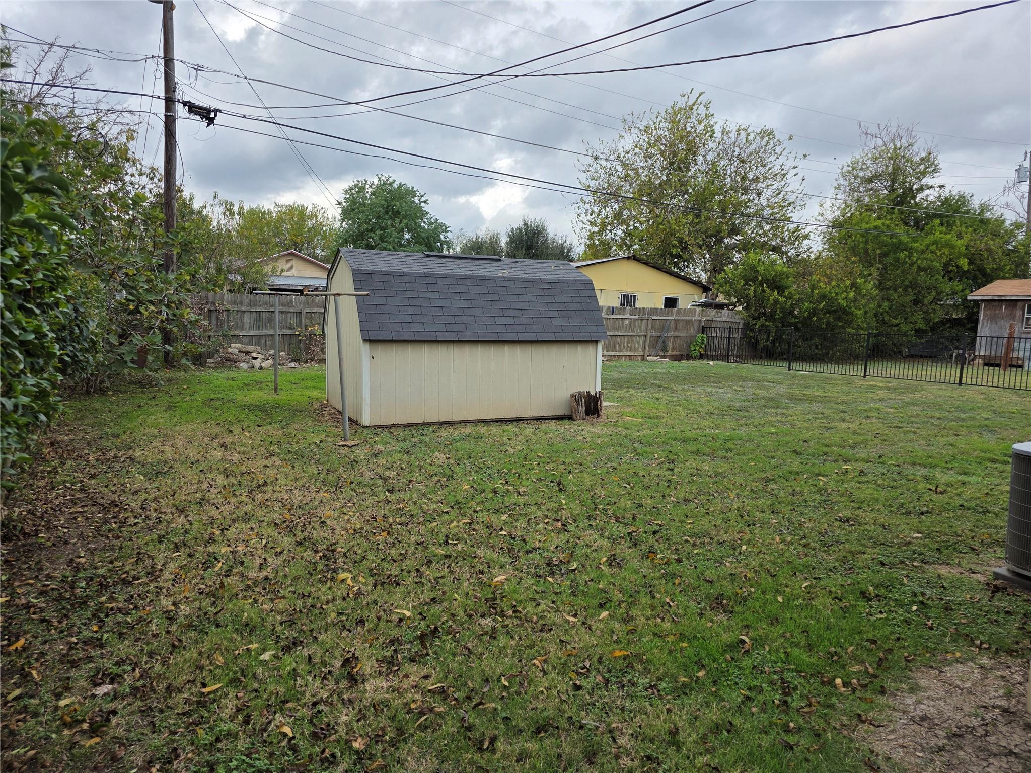 503 Mariposa St, Taylor, TX 76574