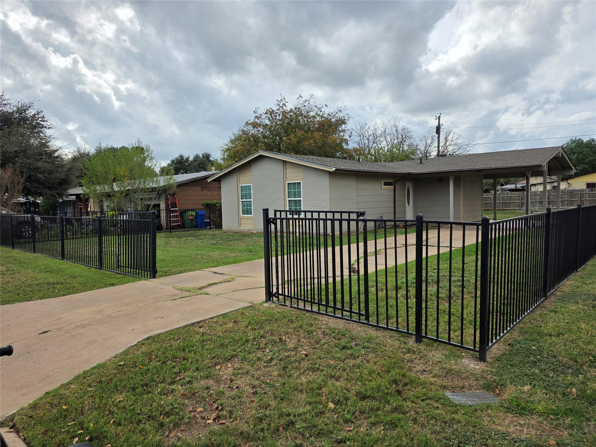 503 Mariposa St, Taylor, TX 76574