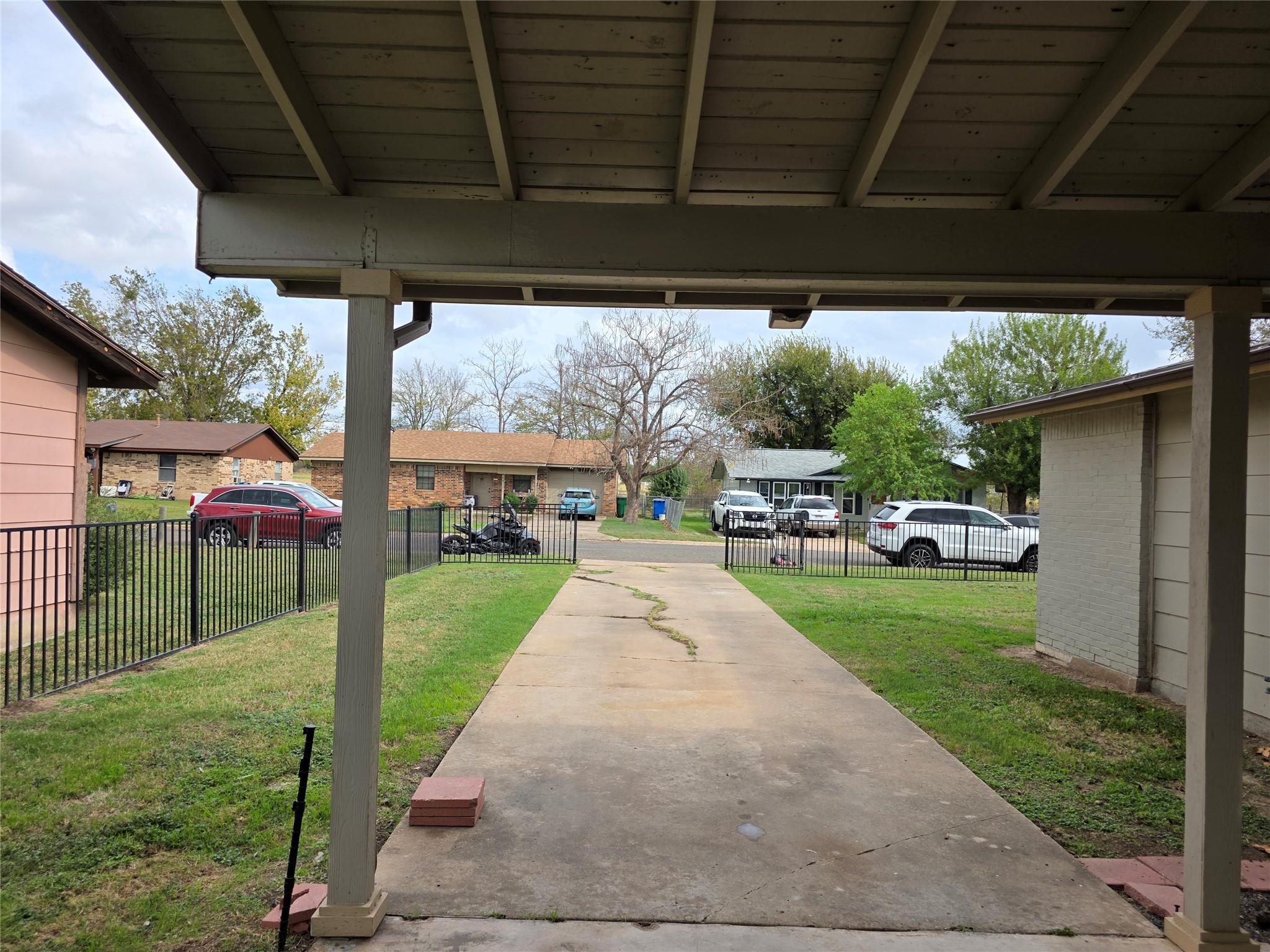 503 Mariposa St, Taylor, TX 76574