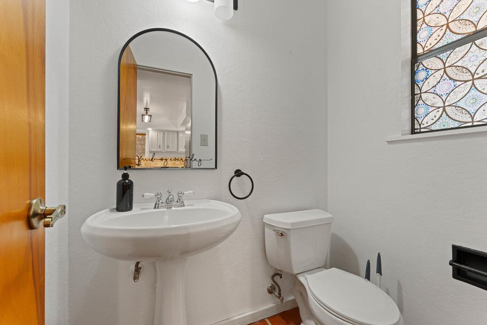 789 Barbara Dr, Canyon Lake, TX 78133