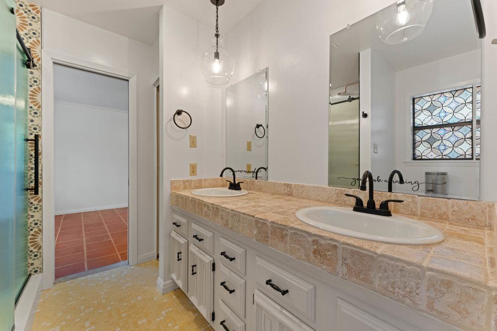 789 Barbara Dr, Canyon Lake, TX 78133