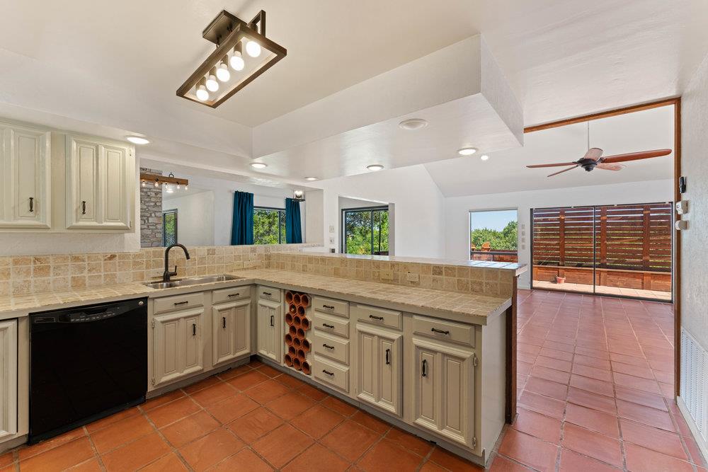 789 Barbara Dr, Canyon Lake, TX 78133