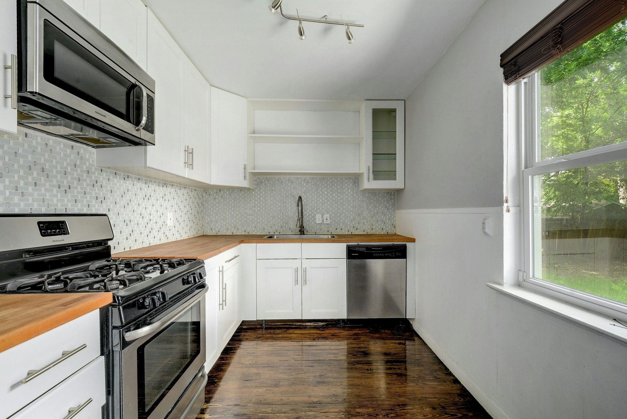 907 E 56th St, Austin, TX 78751