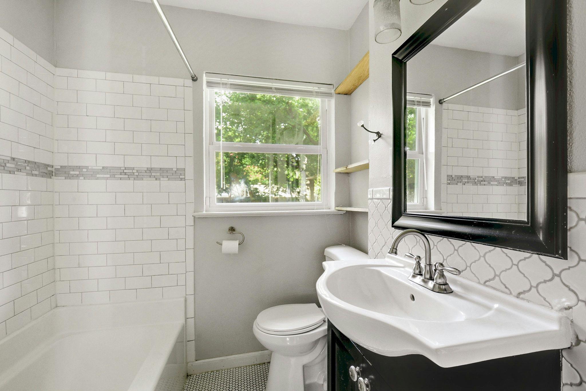 907 E 56th St, Austin, TX 78751