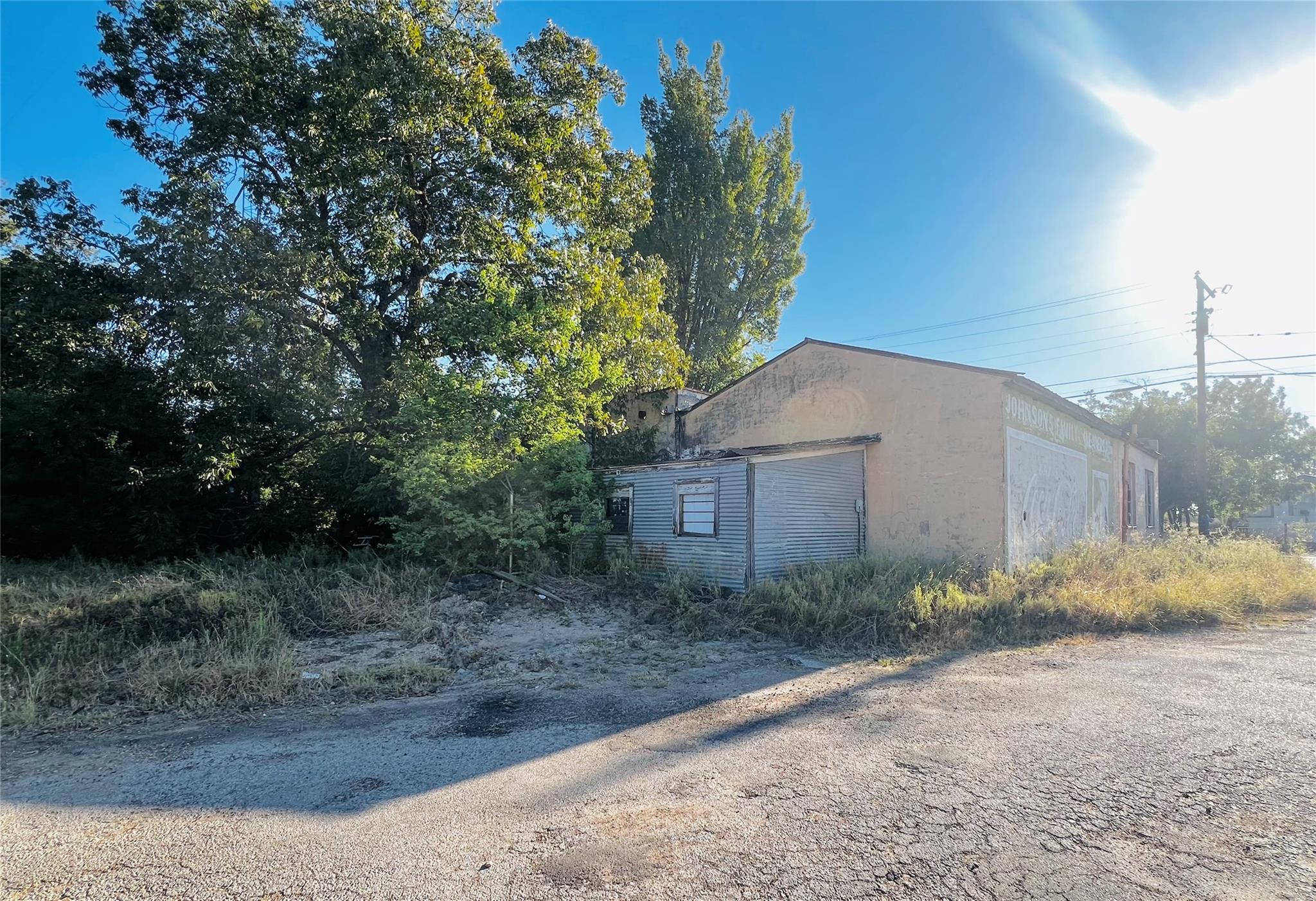 320 S College Ave, Cameron, TX 76520