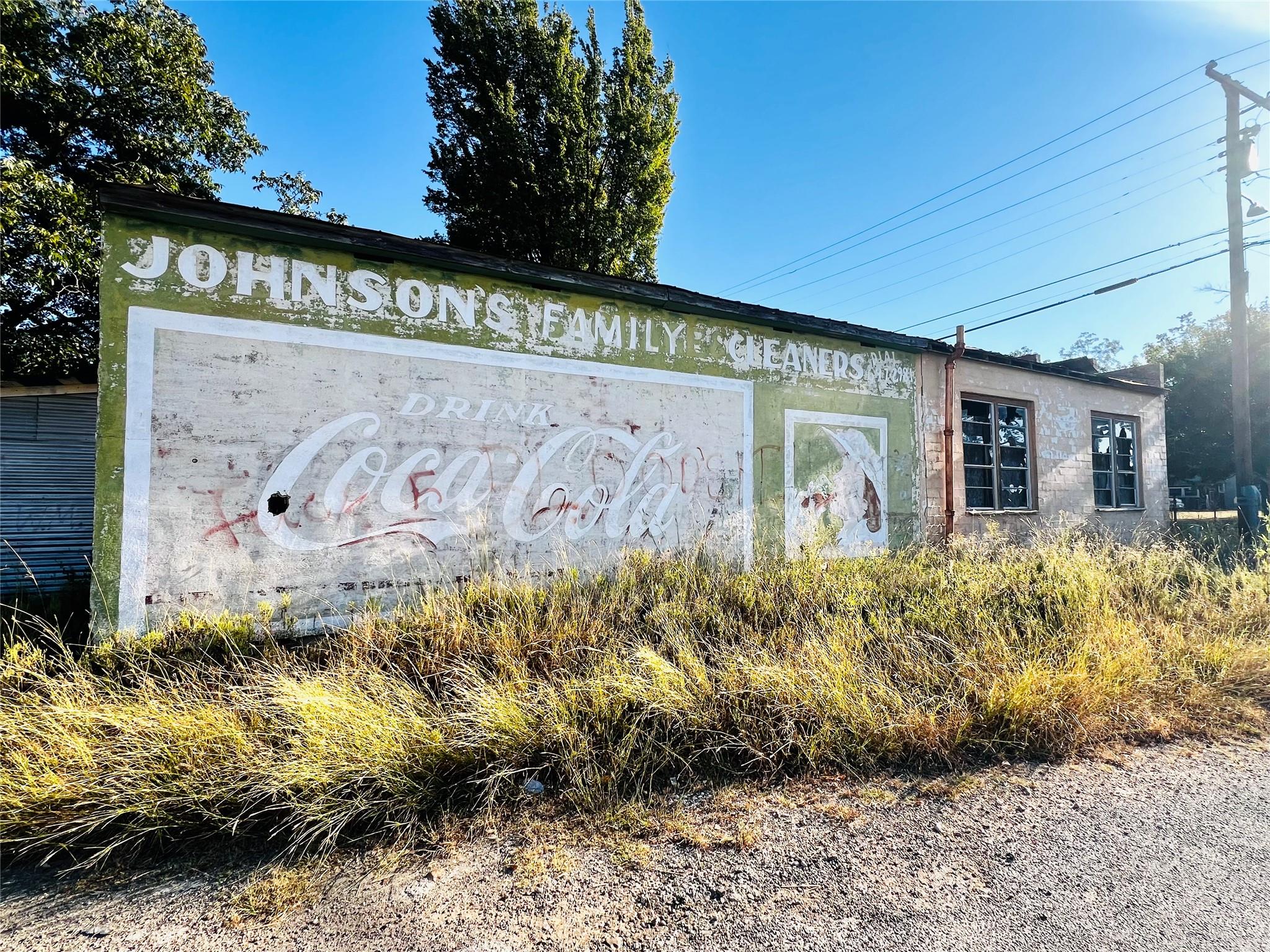 320 S College Ave, Cameron, TX 76520