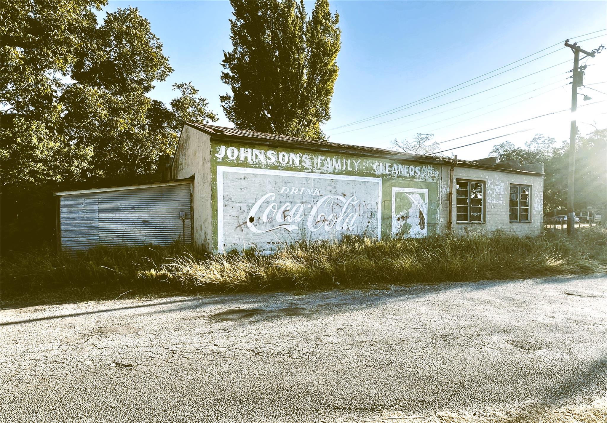 320 S College Ave, Cameron, TX 76520