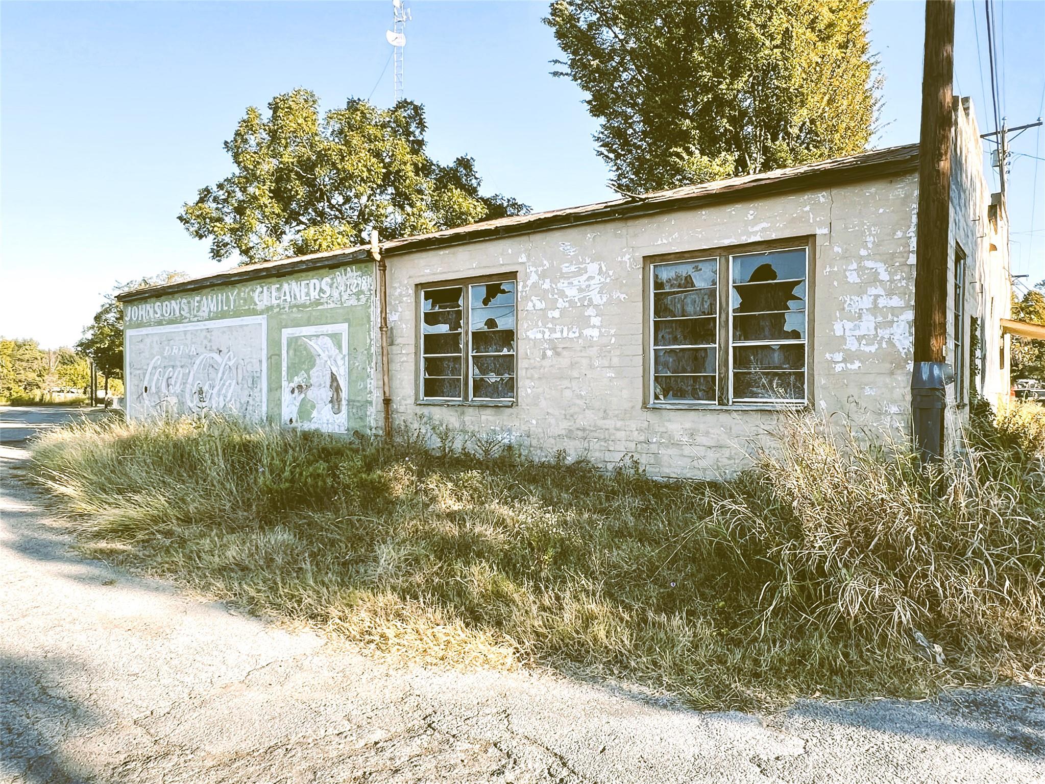 320 S College Ave, Cameron, TX 76520