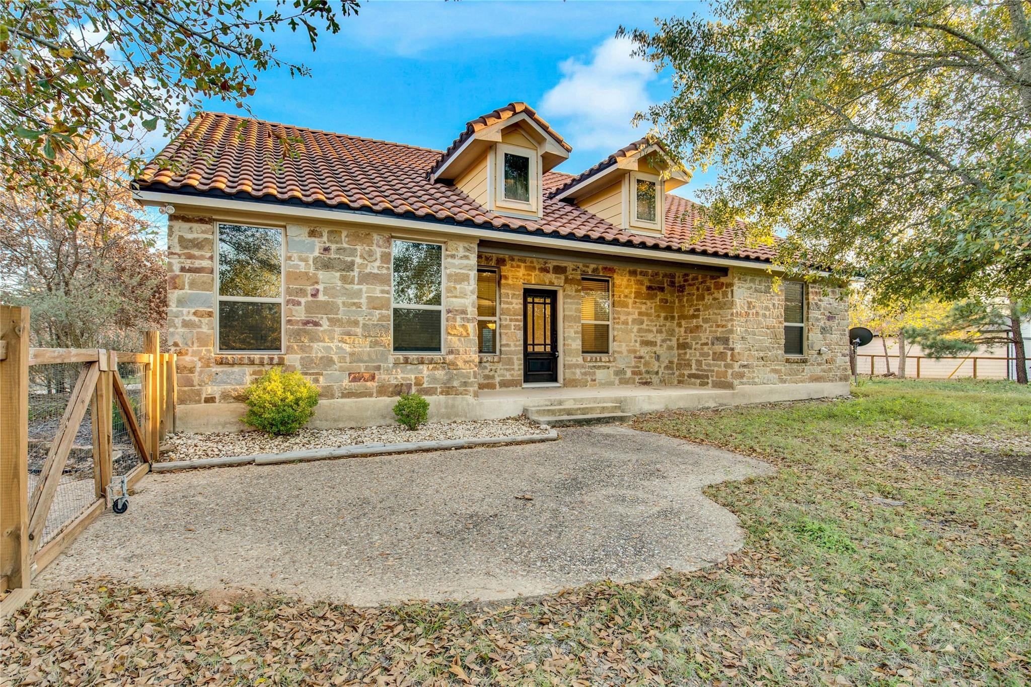 118 NW Buckhorn Dr, Bastrop, TX 78602