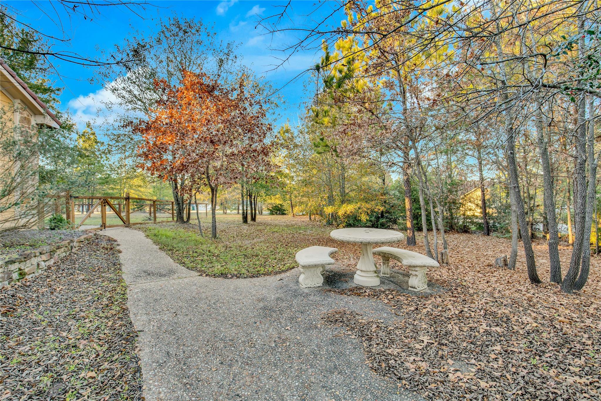 118 NW Buckhorn Dr, Bastrop, TX 78602