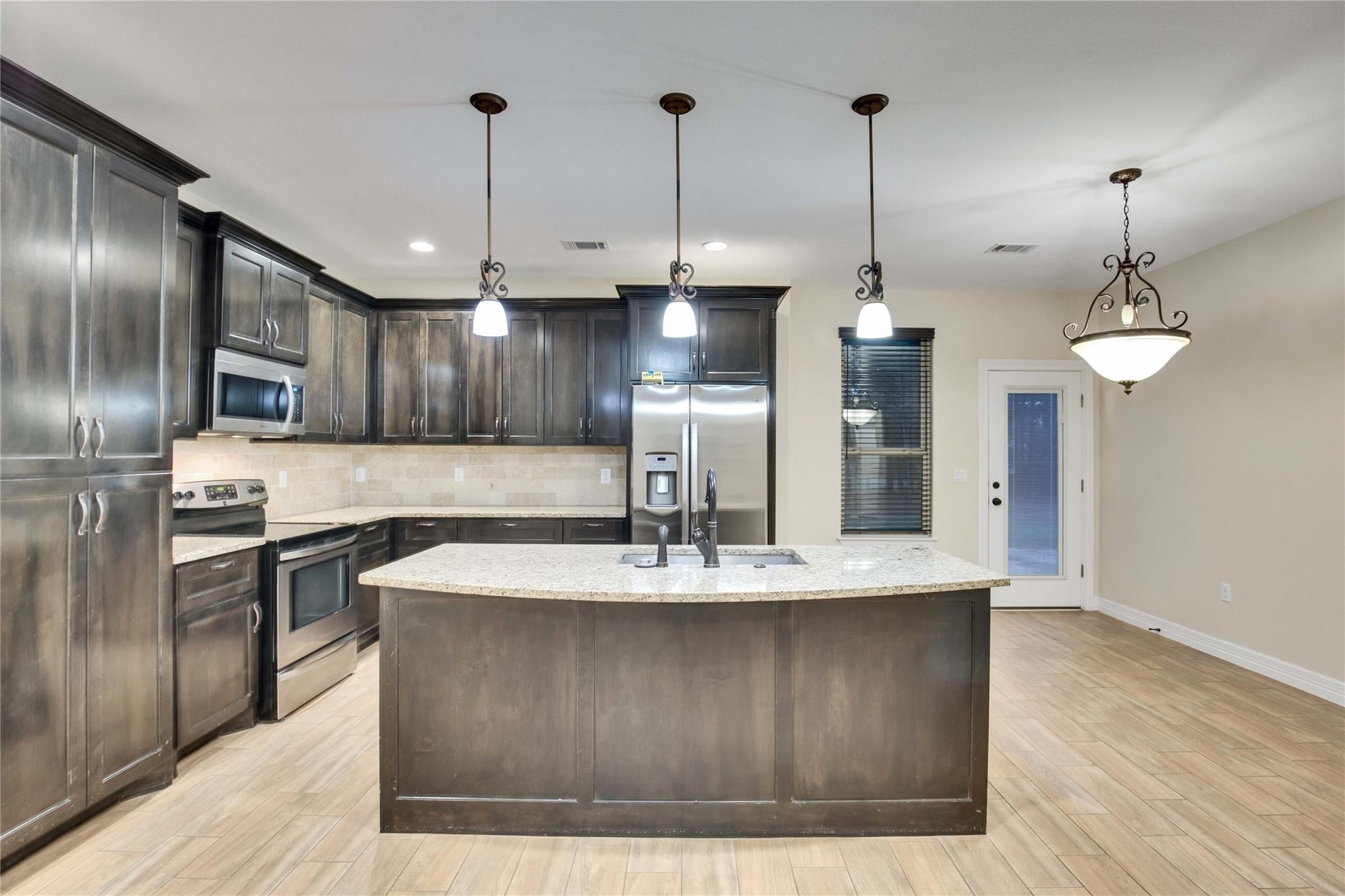 118 NW Buckhorn Dr, Bastrop, TX 78602