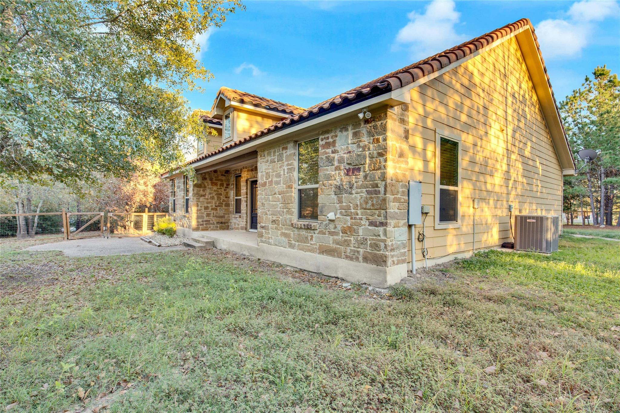 118 NW Buckhorn Dr, Bastrop, TX 78602