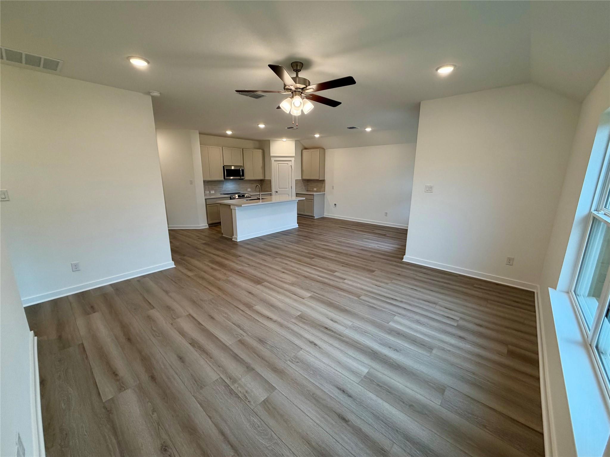 261 Seattle Slew Dr, Jarrell, TX 76537